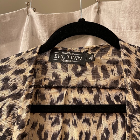 Animal print cardigan, size small - Picture 3 of 4